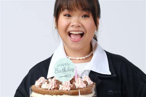 Eat Bulaga's Ryzza Mae Dizon turns 18 .